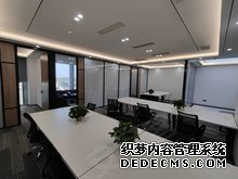 电梯口 带全套办公家具 百万豪装 视